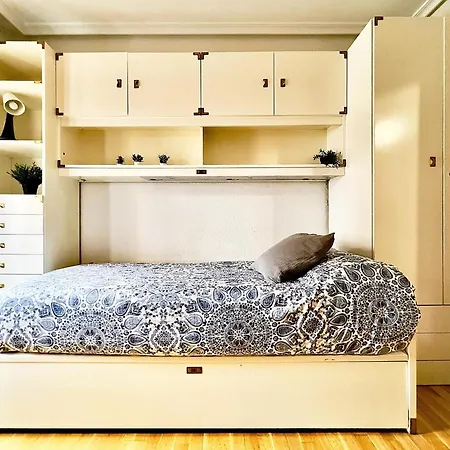 Apartment Housing Daoiz Y Velarde *
